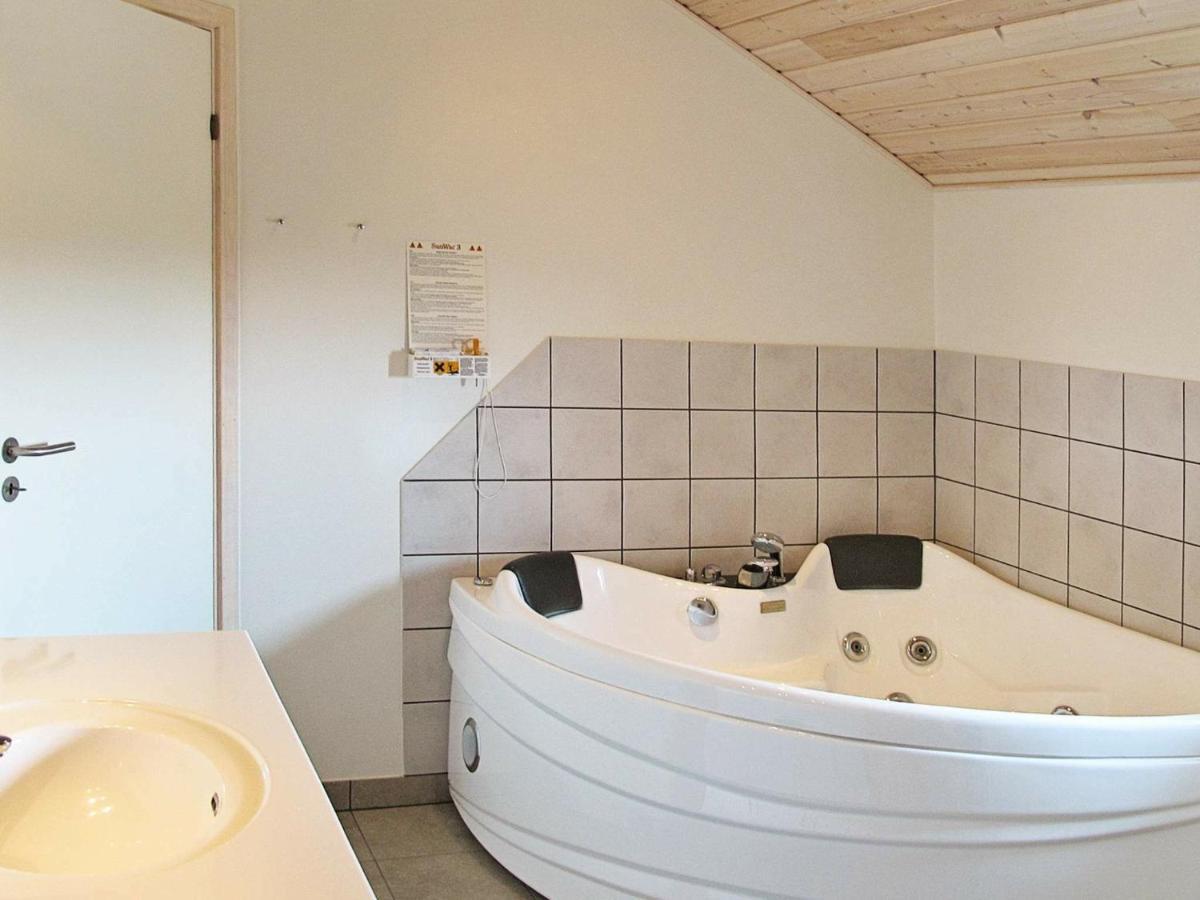 8 Person Holiday Home In V Ggerl Se Bøtø By エクステリア 写真